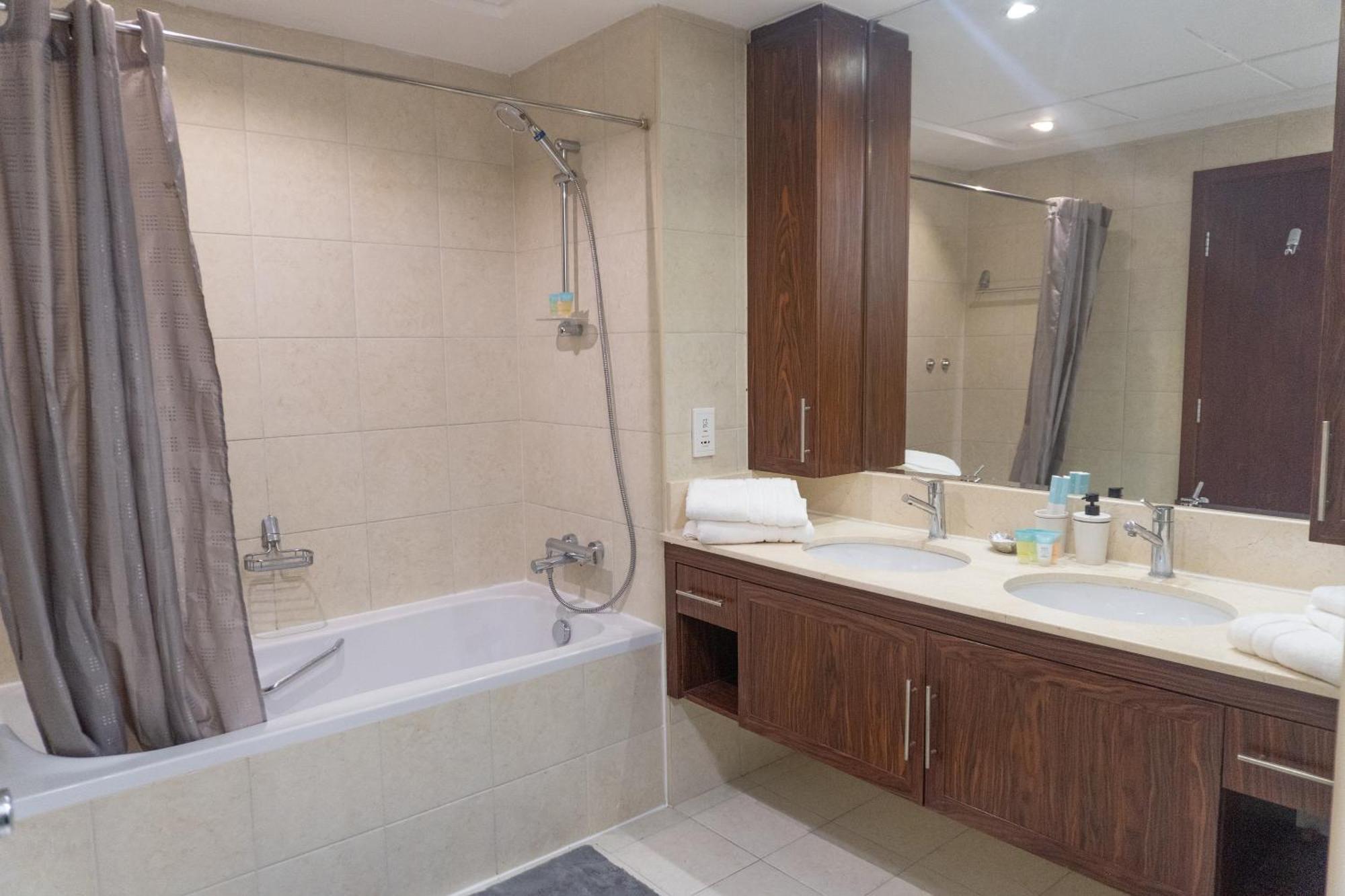 דירות דובאי Downtown Oasis, Burj Khalifa Views, Luxury Amenities מראה חיצוני תמונה